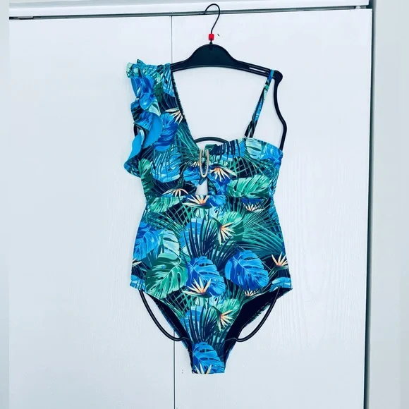 ‼️Final price Leaves print full coverage one pieceruffle shoulder swimsuit